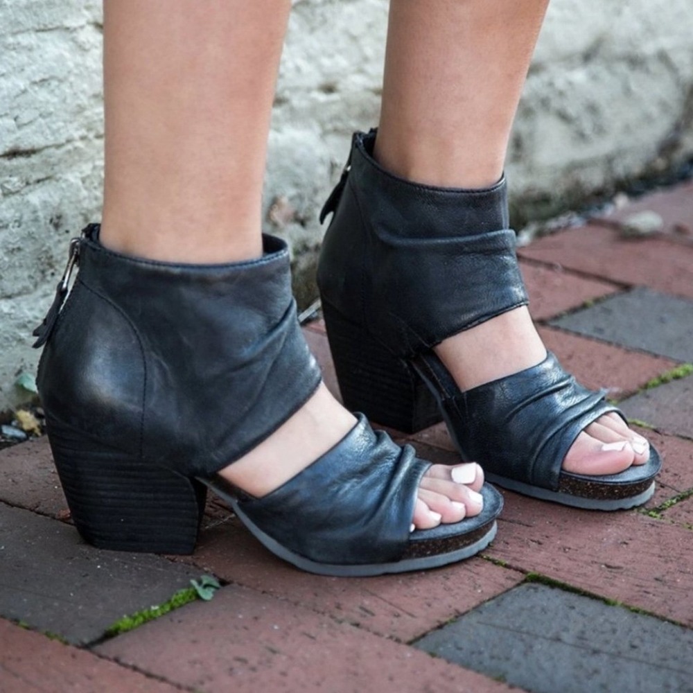 OTBT Patchouli Heeled Sandals Women 9M Black Excellent Leather Open Toe Cutout